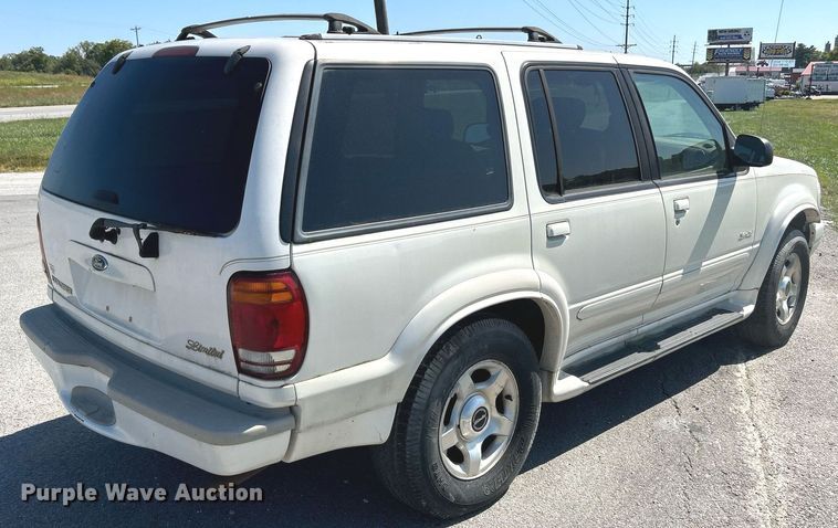 image for item NQ9795 2000 Ford  Explorer Limited  SUV