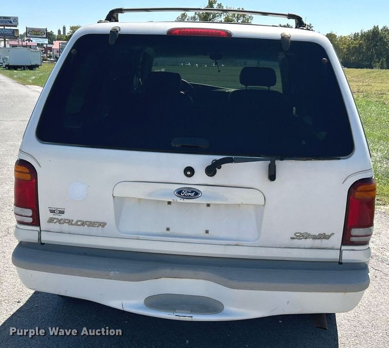 image for item NQ9795 2000 Ford  Explorer Limited  SUV