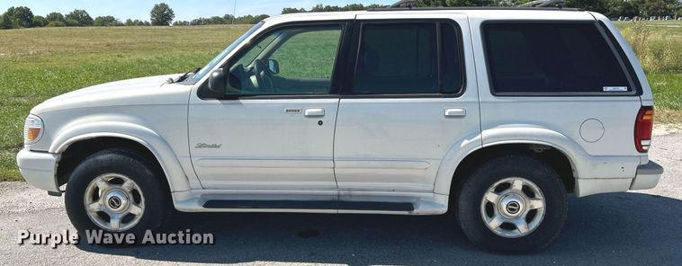 image for item NQ9795 2000 Ford  Explorer Limited  SUV