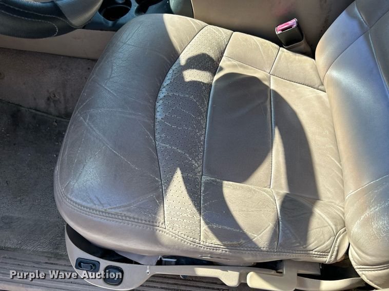 image for item NQ9795 2000 Ford  Explorer Limited  SUV