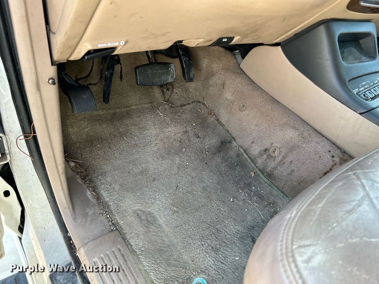 image for item NQ9795 2000 Ford  Explorer Limited  SUV