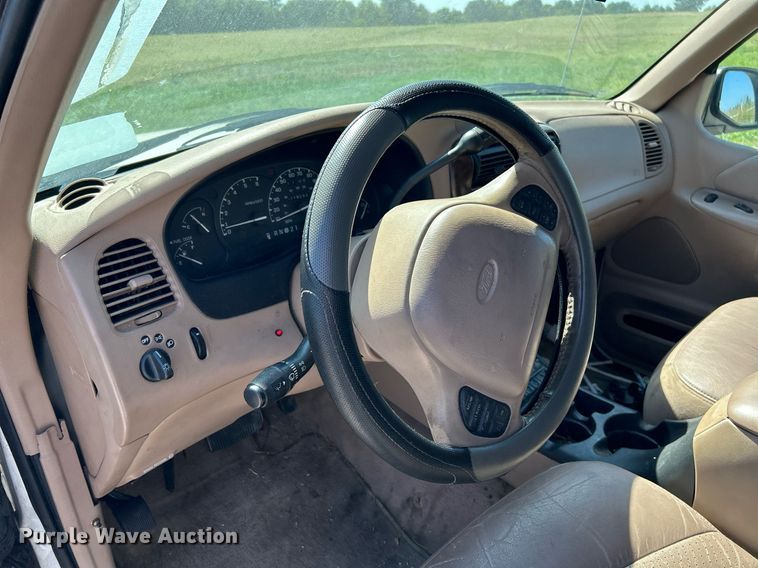 image for item NQ9795 2000 Ford  Explorer Limited  SUV