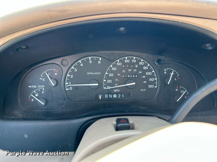 image for item NQ9795 2000 Ford  Explorer Limited  SUV