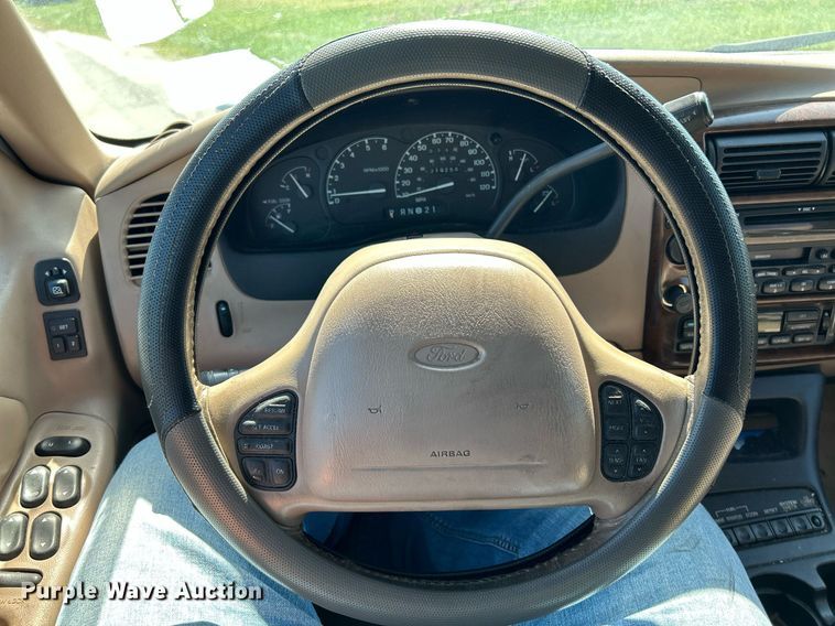 image for item NQ9795 2000 Ford  Explorer Limited  SUV