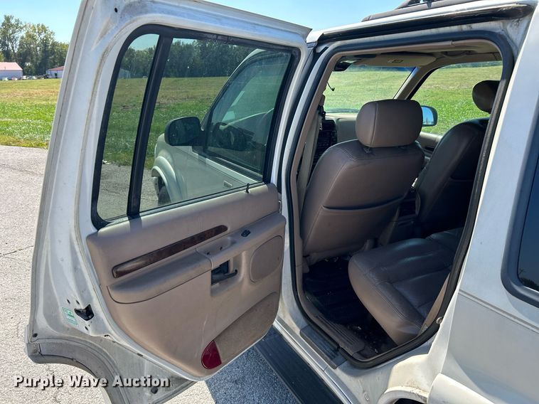 image for item NQ9795 2000 Ford  Explorer Limited  SUV