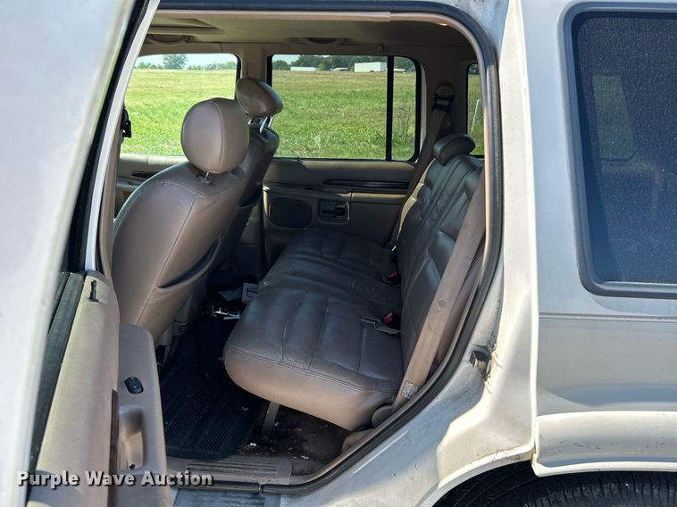 image for item NQ9795 2000 Ford  Explorer Limited  SUV