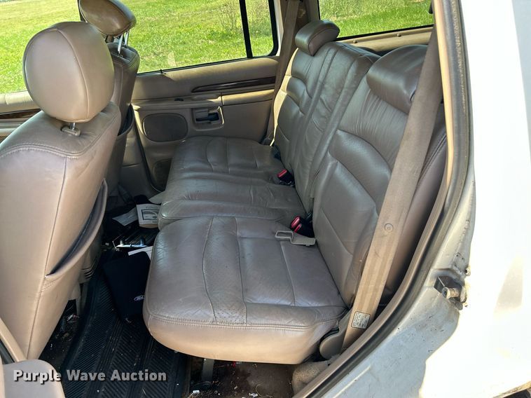 image for item NQ9795 2000 Ford  Explorer Limited  SUV