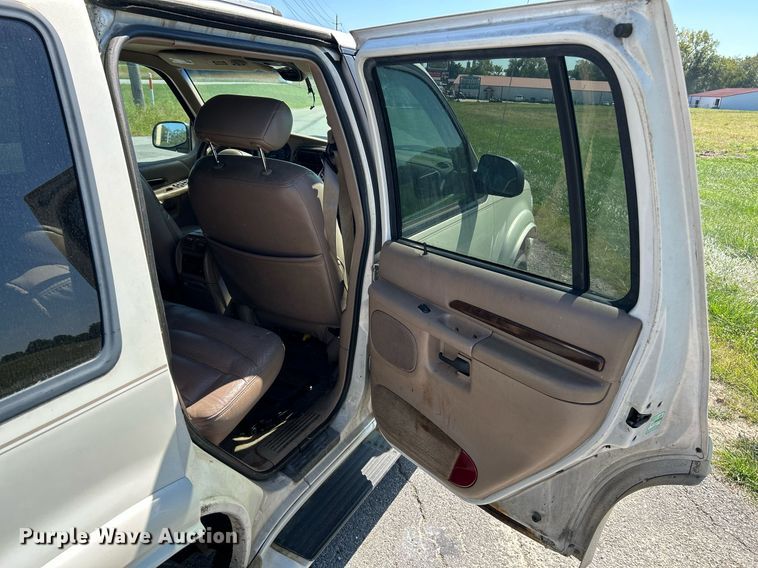 image for item NQ9795 2000 Ford  Explorer Limited  SUV