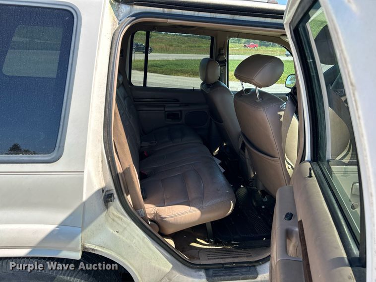 image for item NQ9795 2000 Ford  Explorer Limited  SUV