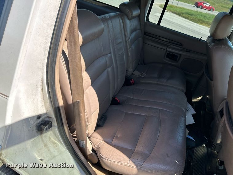 image for item NQ9795 2000 Ford  Explorer Limited  SUV