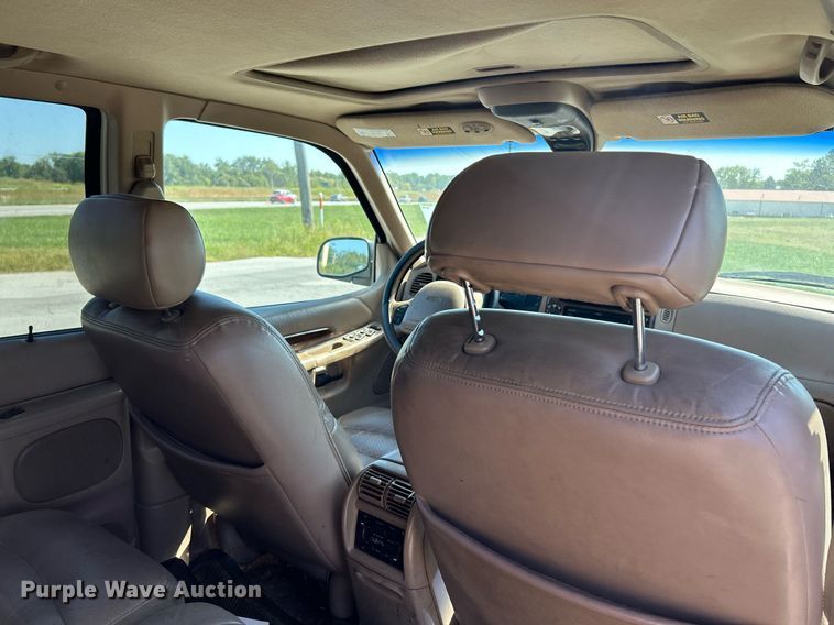 image for item NQ9795 2000 Ford  Explorer Limited  SUV