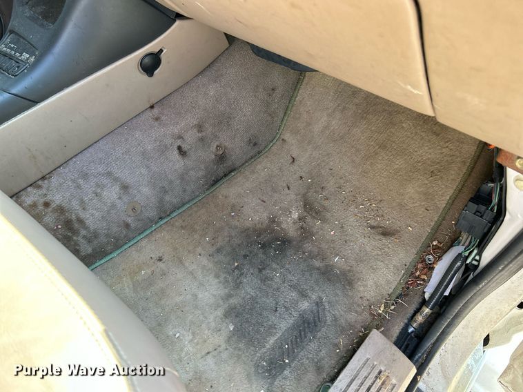 image for item NQ9795 2000 Ford  Explorer Limited  SUV