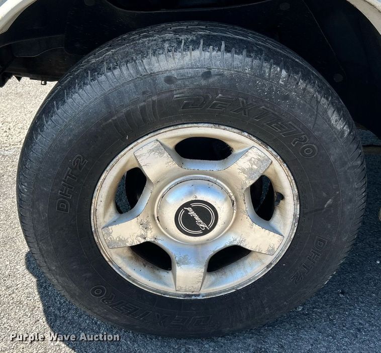 image for item NQ9795 2000 Ford  Explorer Limited  SUV