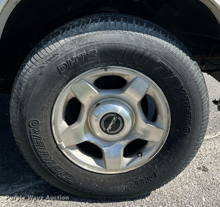 image for item NQ9795 2000 Ford  Explorer Limited  SUV