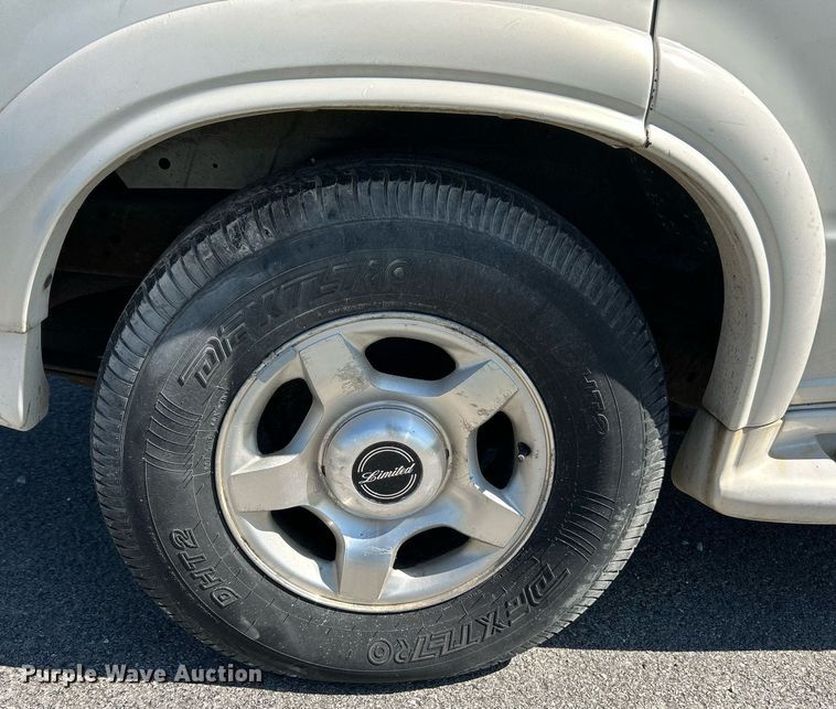 image for item NQ9795 2000 Ford  Explorer Limited  SUV