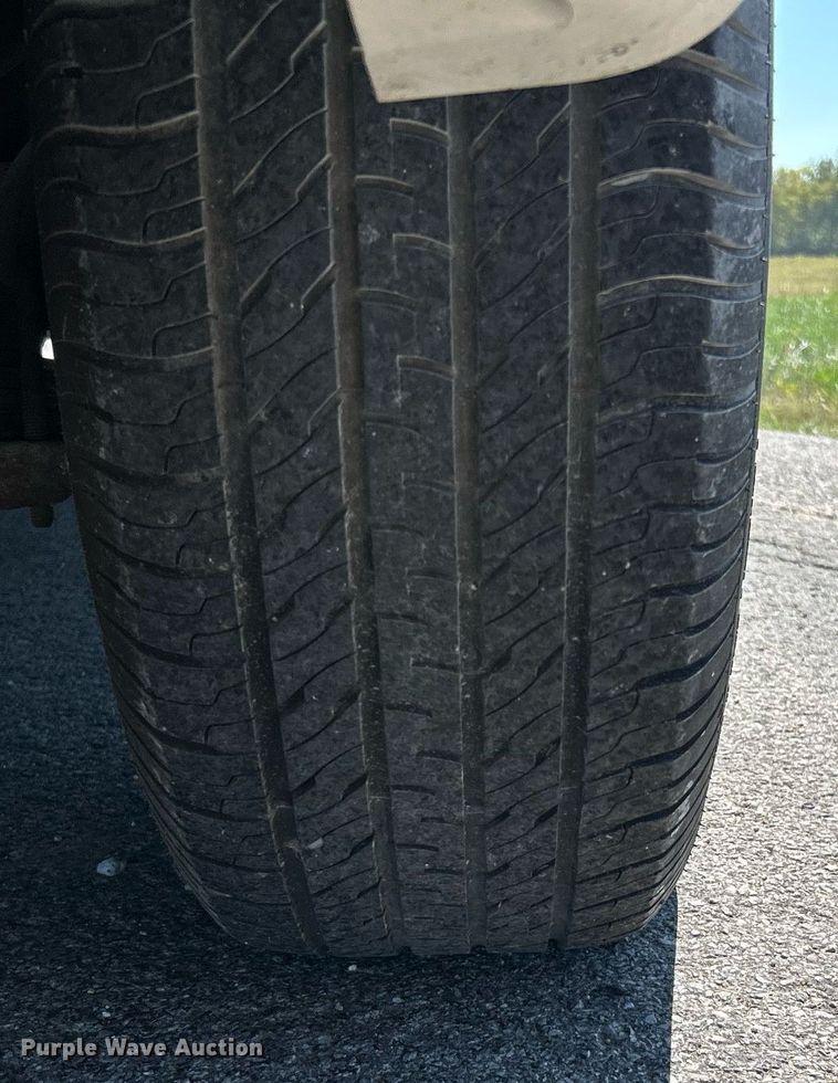 image for item NQ9795 2000 Ford  Explorer Limited  SUV