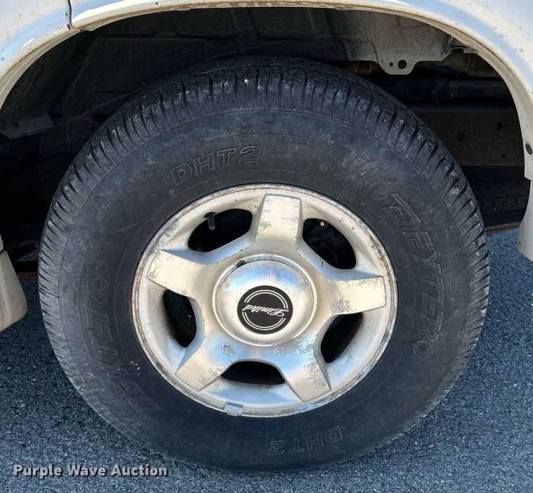 image for item NQ9795 2000 Ford  Explorer Limited  SUV