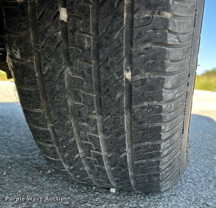 image for item NQ9795 2000 Ford  Explorer Limited  SUV