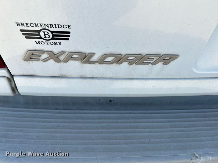 image for item NQ9795 2000 Ford  Explorer Limited  SUV