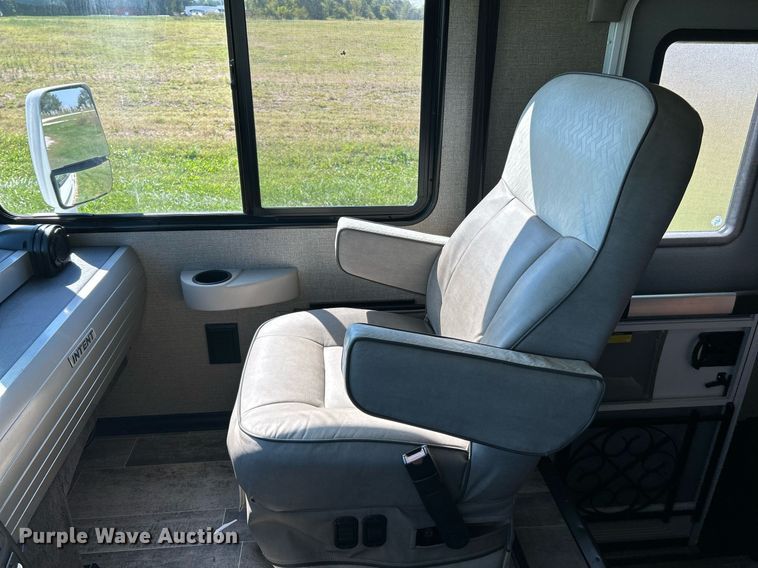 image for item NQ9796 2018 Winnebago Intent RV