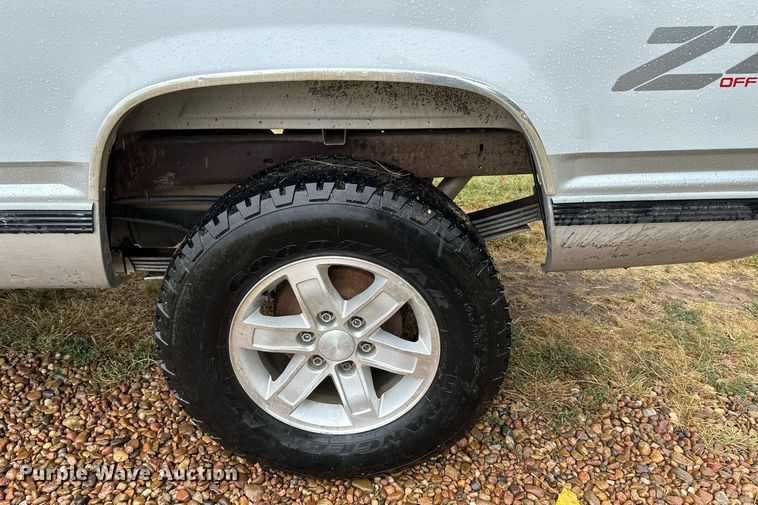 image for item NX9704 1998 Chevrolet 1500  Ext. Cab pickup truck