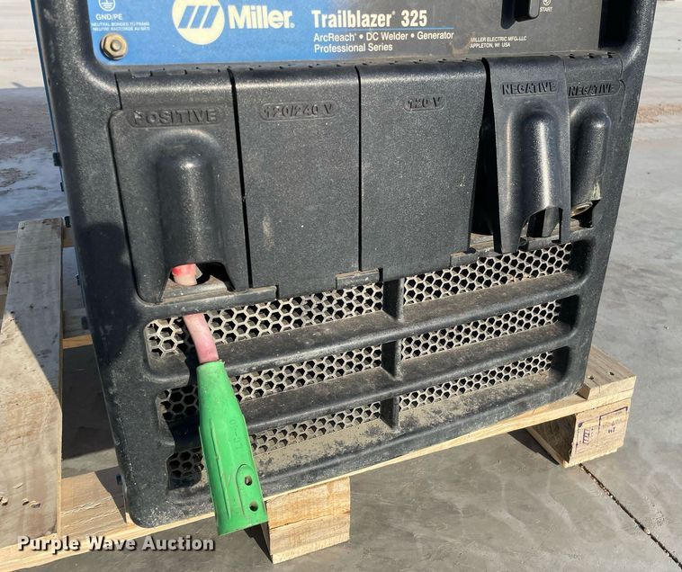 image for item NX9754 Miller Trailblazer 325  welder/generator