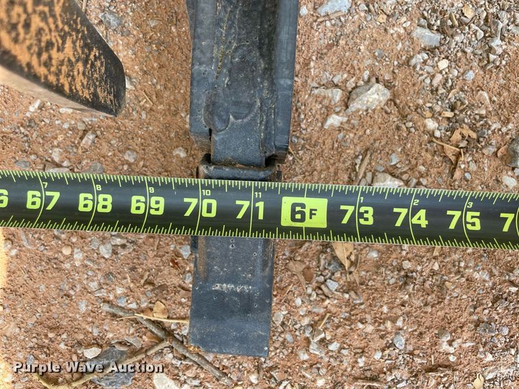 image for item NY9799 72" W skid steer grapple bucket