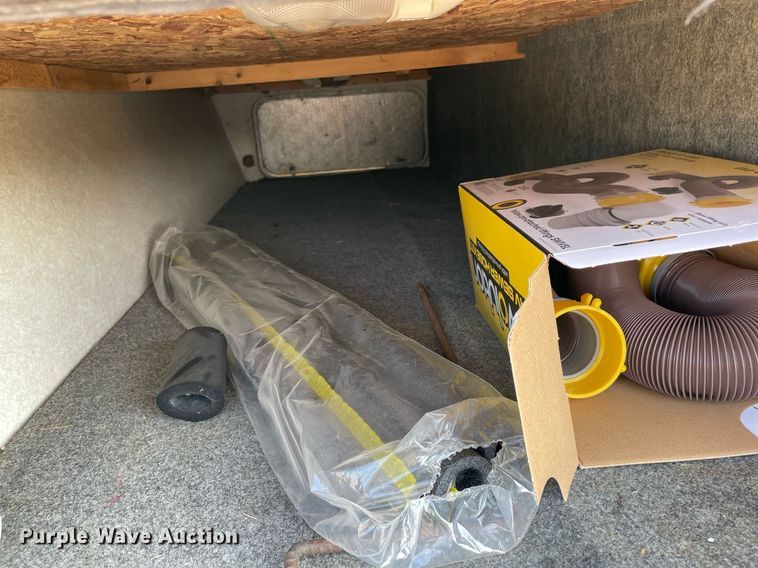 image for item NY9812 2004 Fleetwood Terry  camper