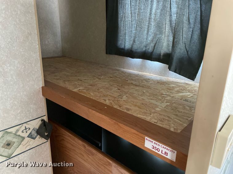 image for item NY9812 2004 Fleetwood Terry  camper