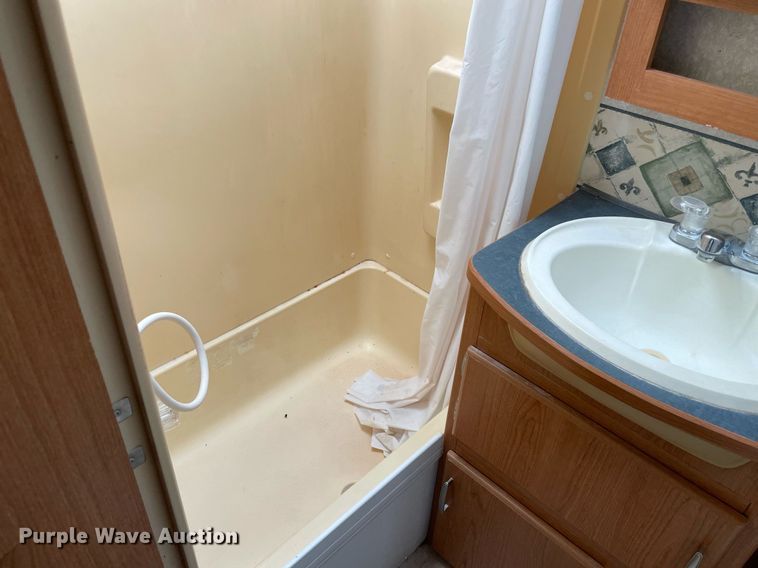 image for item NY9812 2004 Fleetwood Terry  camper