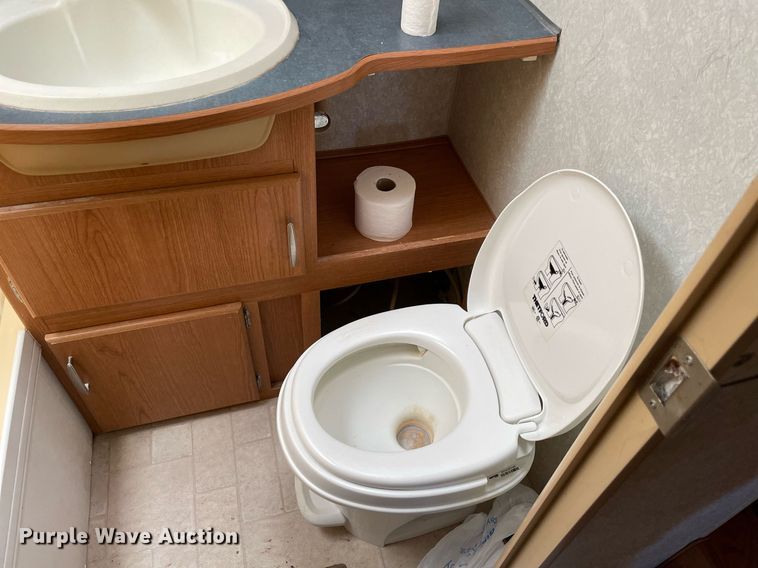 image for item NY9812 2004 Fleetwood Terry  camper