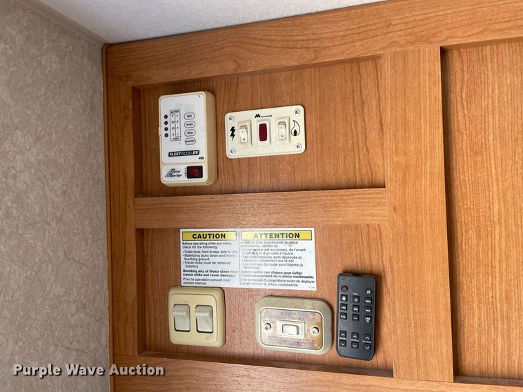 image for item NY9812 2004 Fleetwood Terry  camper