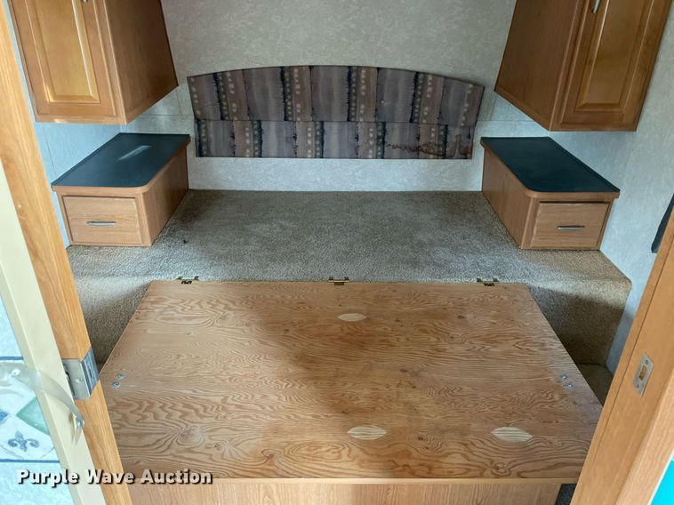 image for item NY9812 2004 Fleetwood Terry  camper