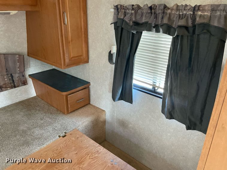 image for item NY9812 2004 Fleetwood Terry  camper