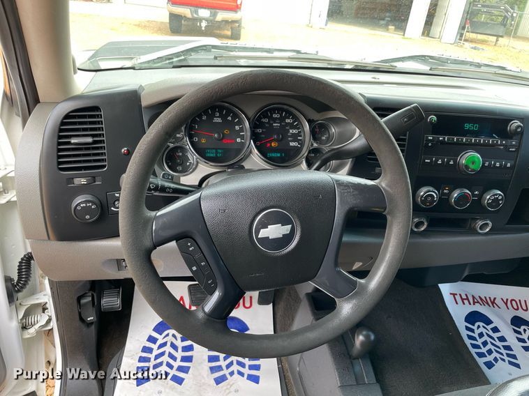 image for item NY9838 2007 Chevrolet 2500HD  bale bed pickup truck