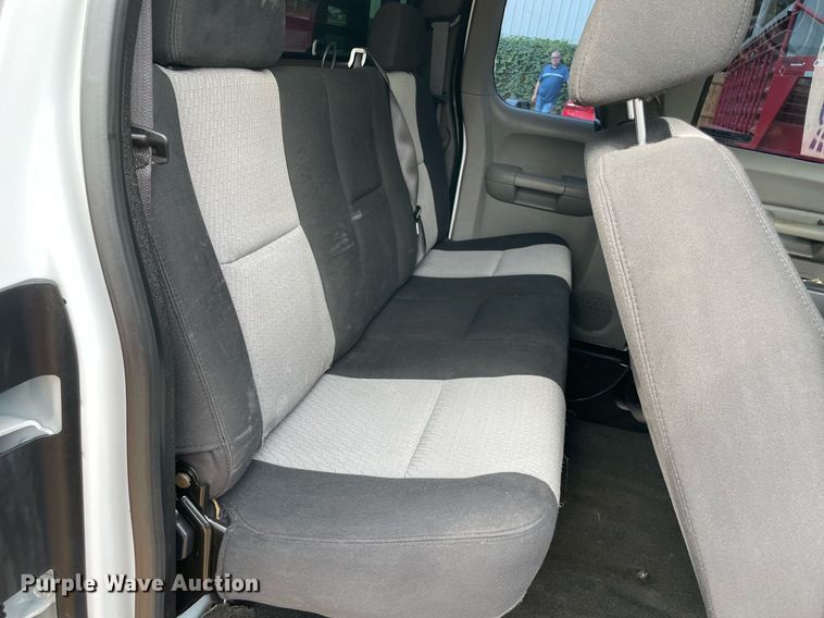 image for item NY9838 2007 Chevrolet 2500HD  bale bed pickup truck