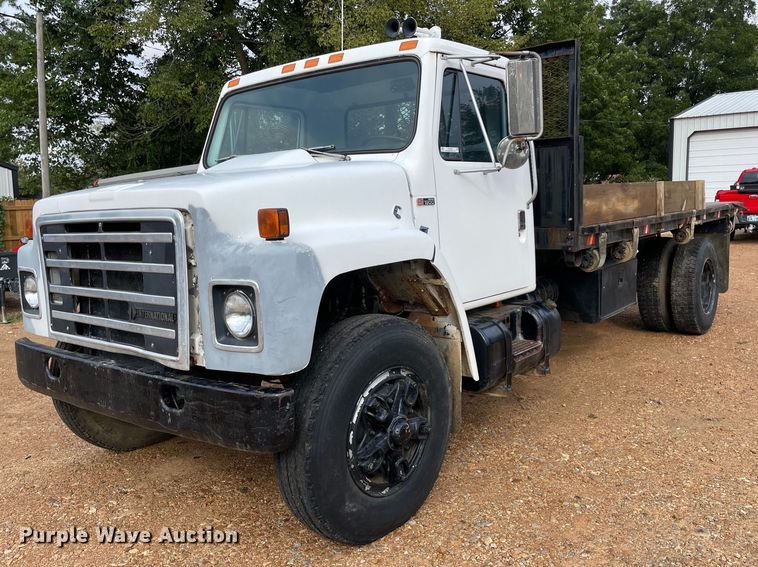 image for item NY9839 1980 International 1854  dump flatbed truck