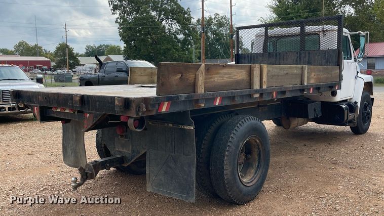 image for item NY9839 1980 International 1854  dump flatbed truck