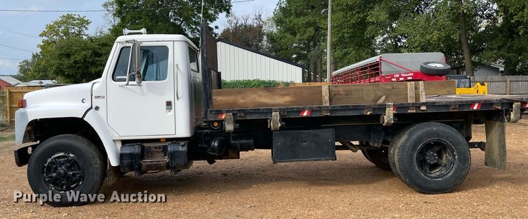 image for item NY9839 1980 International 1854  dump flatbed truck