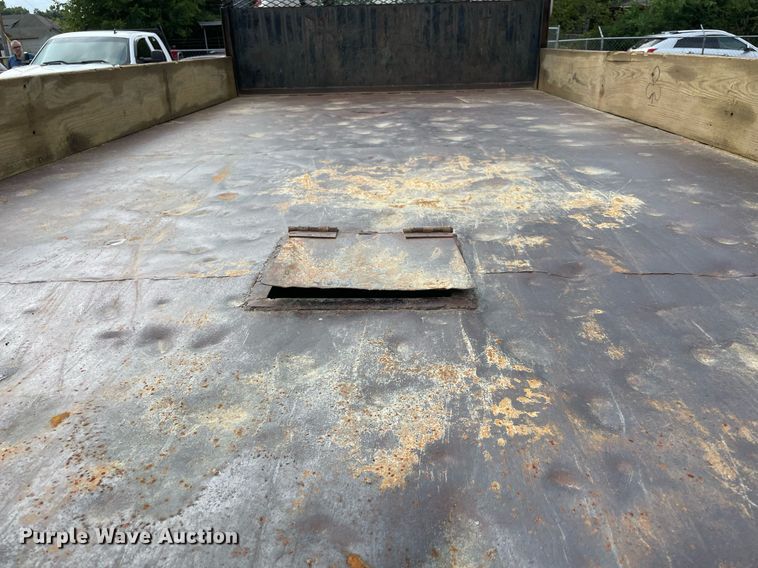 image for item NY9839 1980 International 1854  dump flatbed truck