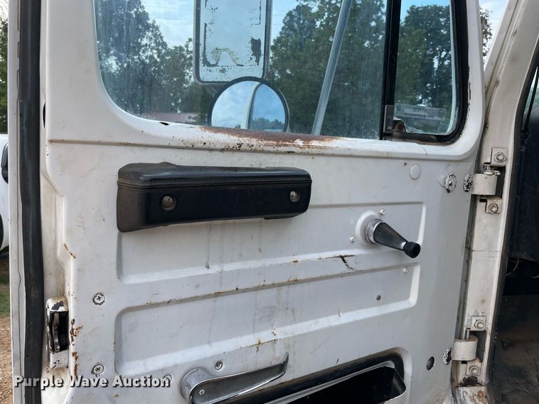 image for item NY9839 1980 International 1854  dump flatbed truck