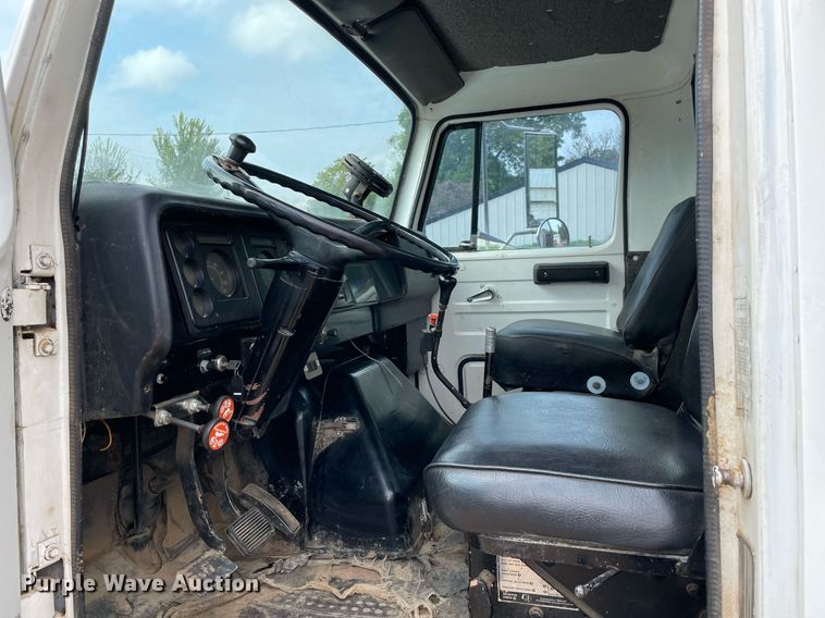 image for item NY9839 1980 International 1854  dump flatbed truck