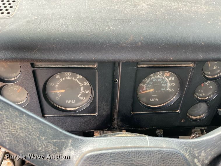 image for item NY9839 1980 International 1854  dump flatbed truck