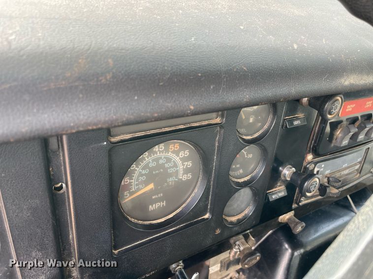 image for item NY9839 1980 International 1854  dump flatbed truck