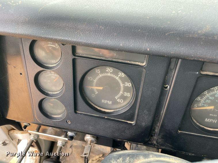 image for item NY9839 1980 International 1854  dump flatbed truck