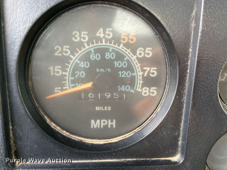 image for item NY9839 1980 International 1854  dump flatbed truck