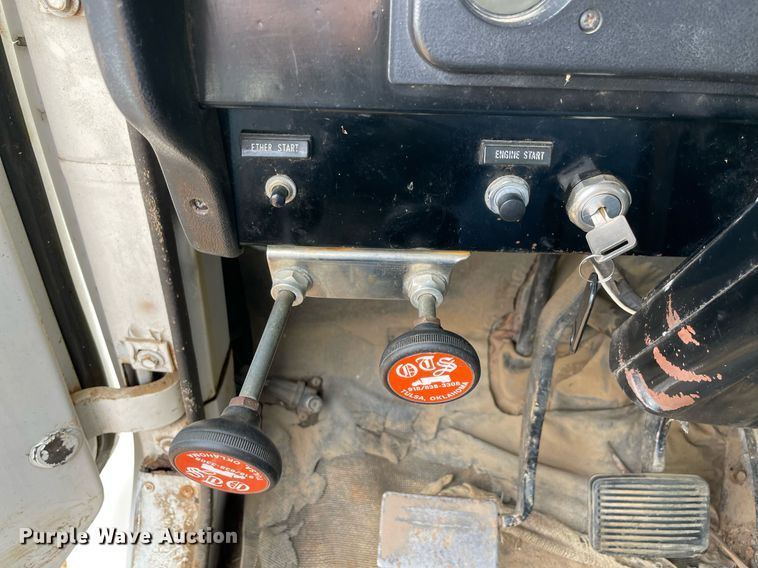 image for item NY9839 1980 International 1854  dump flatbed truck