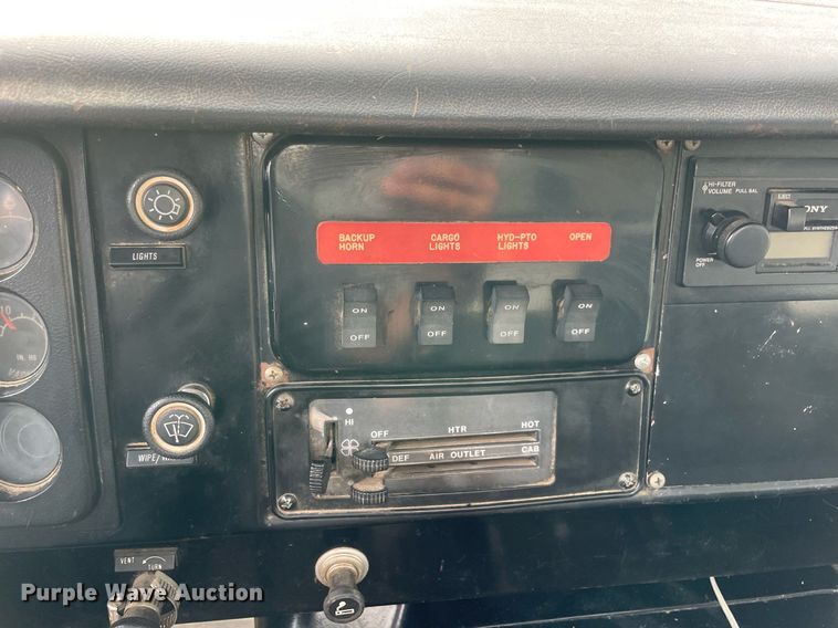 image for item NY9839 1980 International 1854  dump flatbed truck