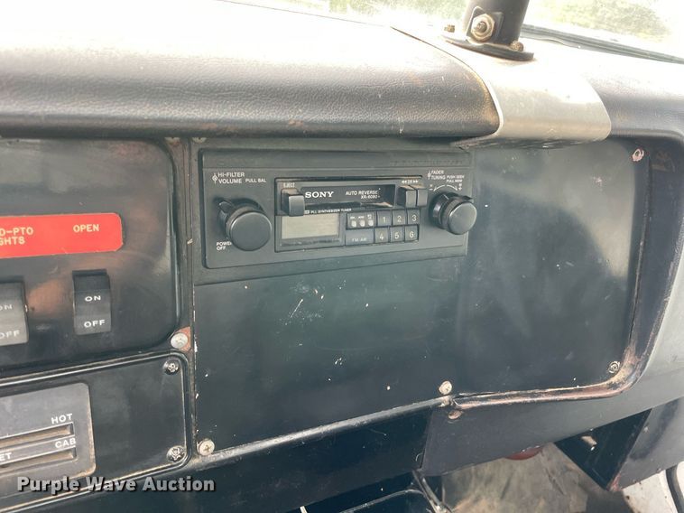 image for item NY9839 1980 International 1854  dump flatbed truck