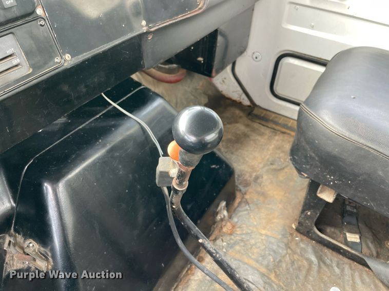 image for item NY9839 1980 International 1854  dump flatbed truck